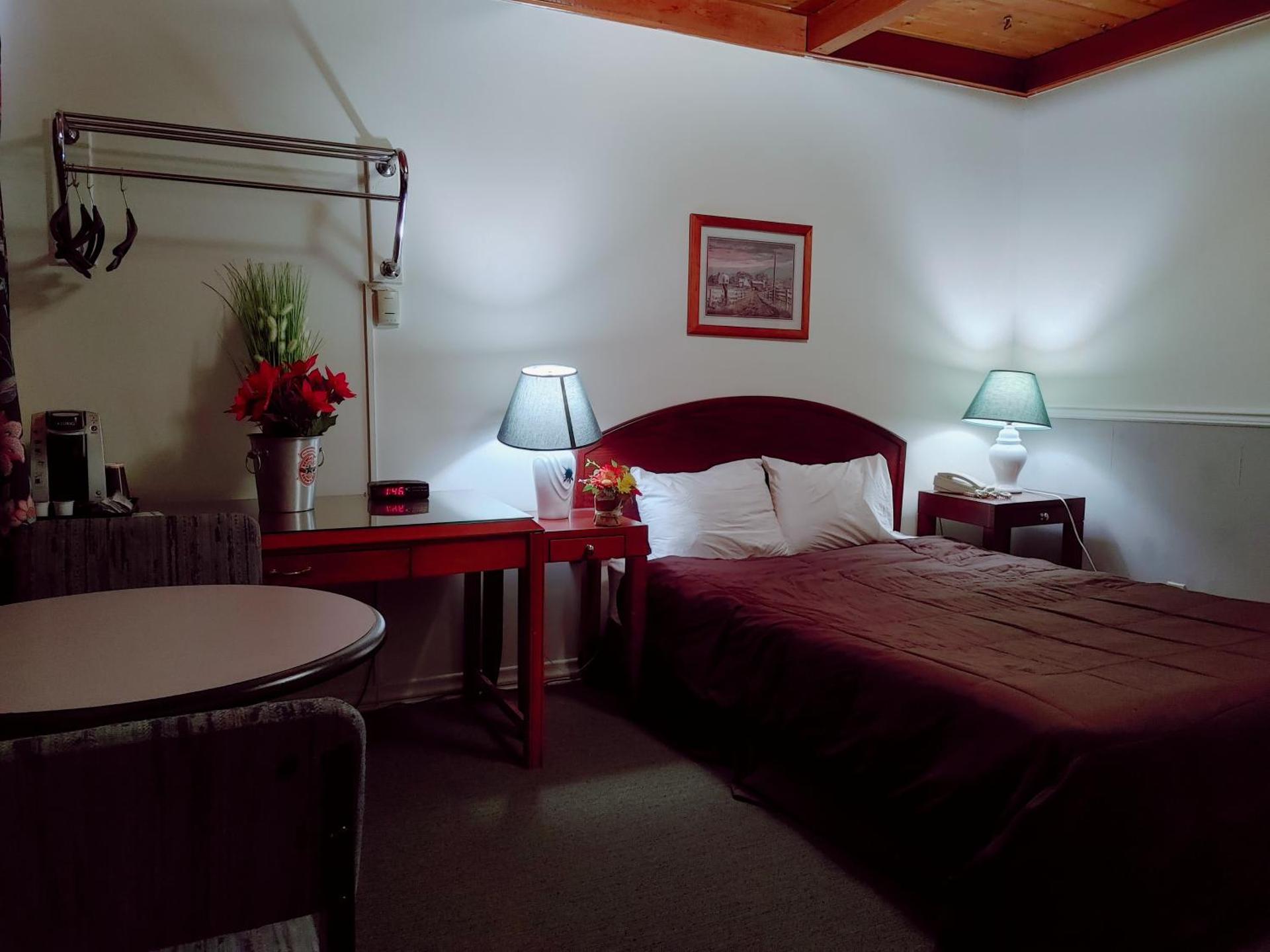 Kootenay Country Inn