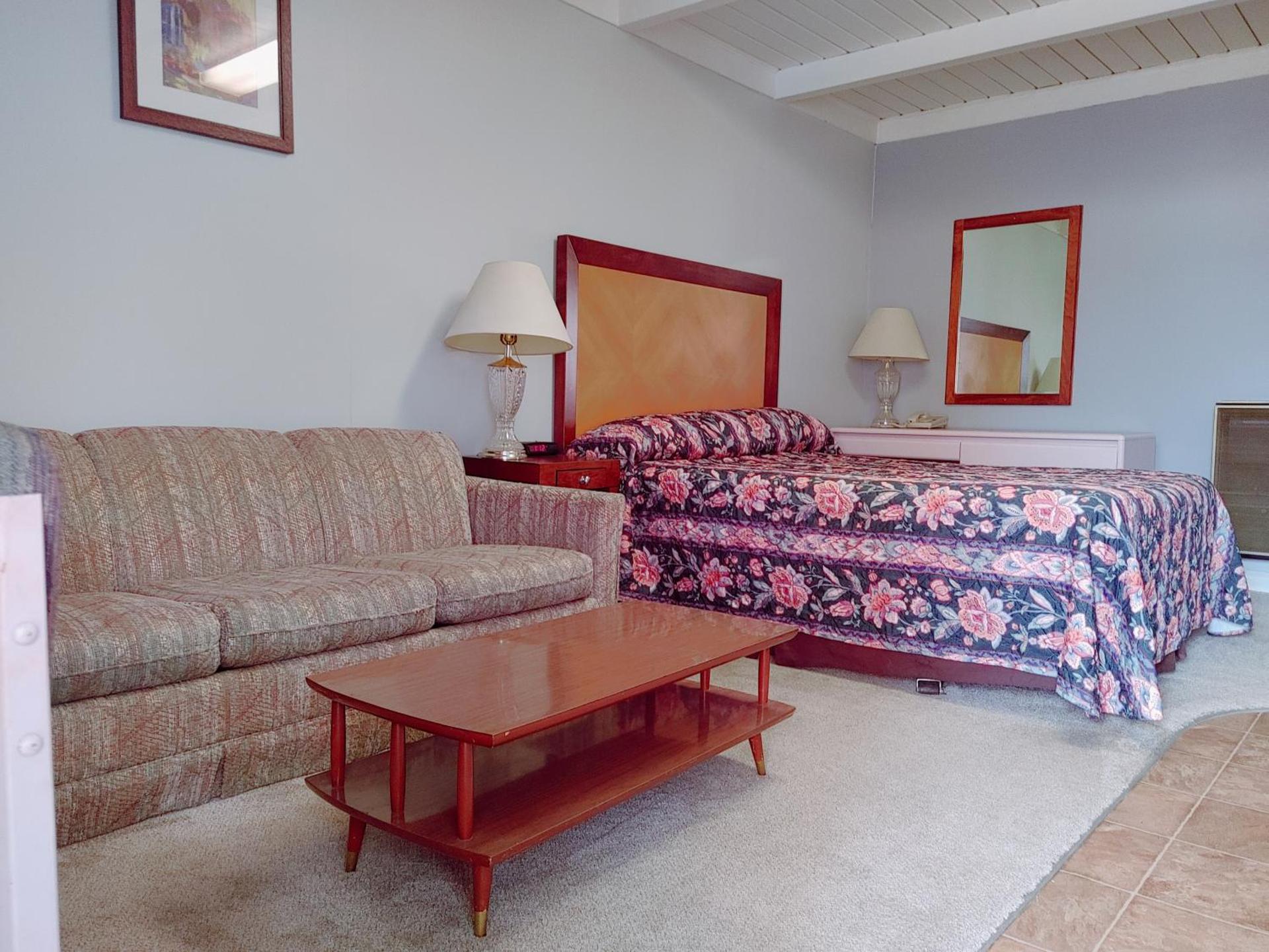 Kootenay Country Inn