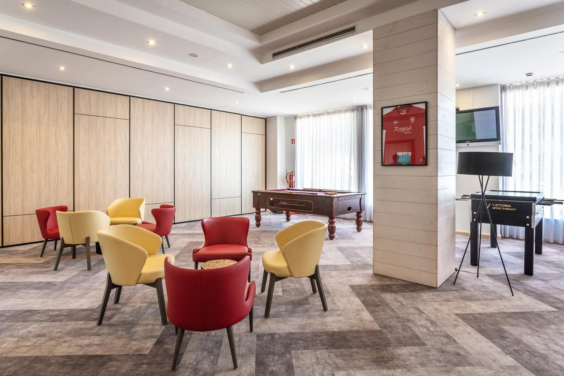 Communal lounge/ TV room