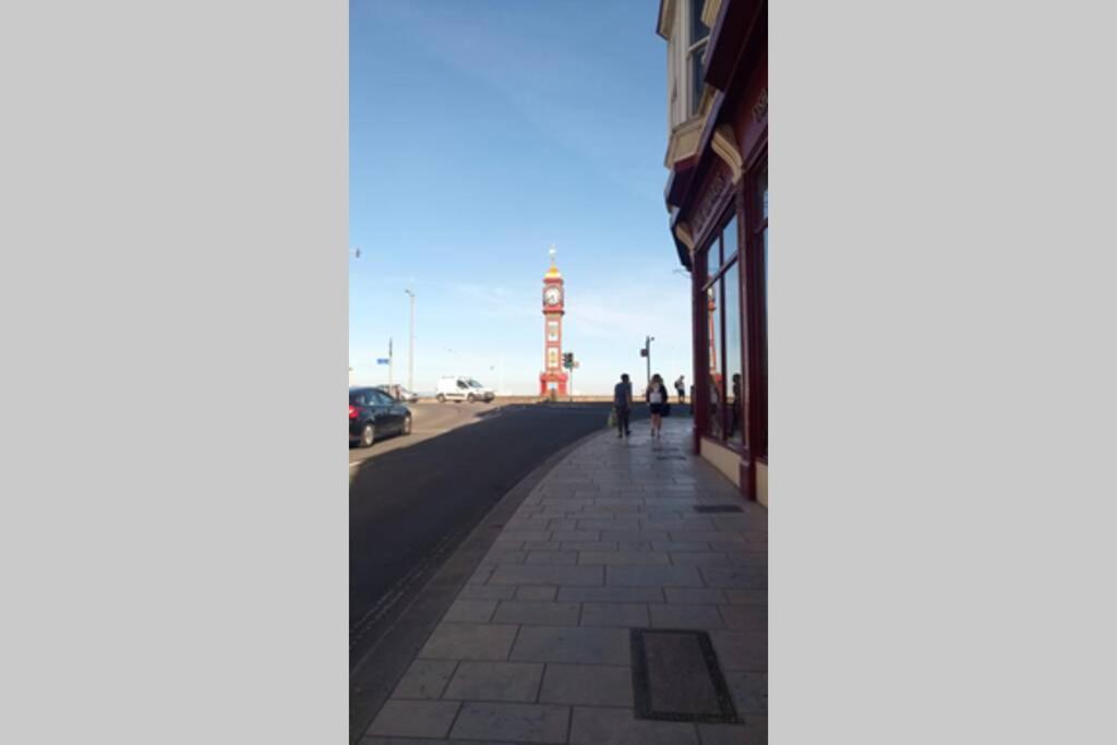 Amazing sea views ,brilliant location Apartment