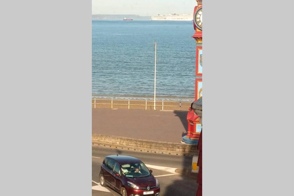 Amazing sea views ,brilliant location Apartment