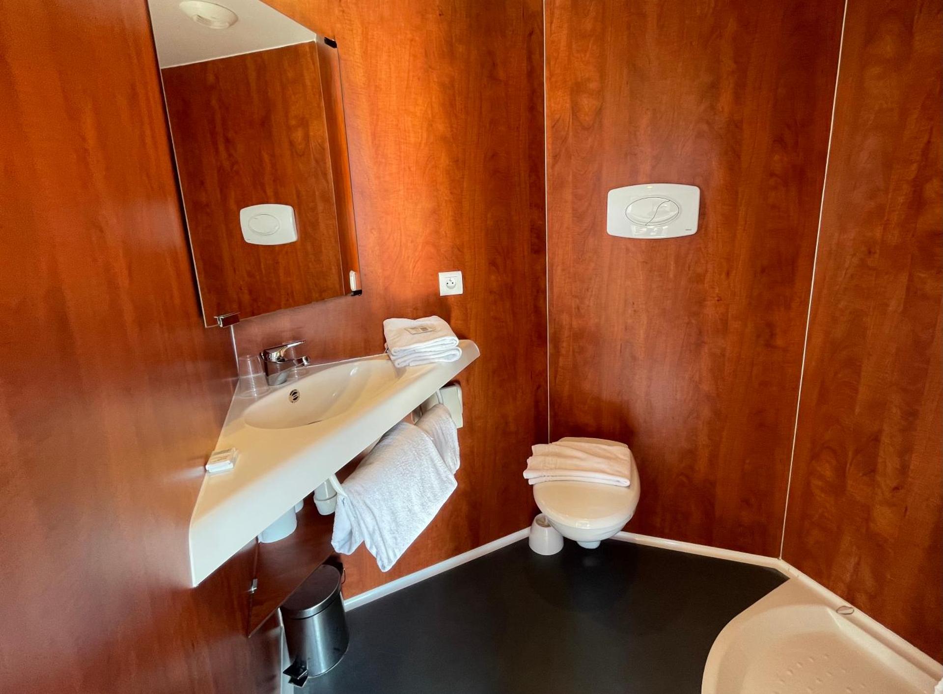 Budget Double Room - Garden Level