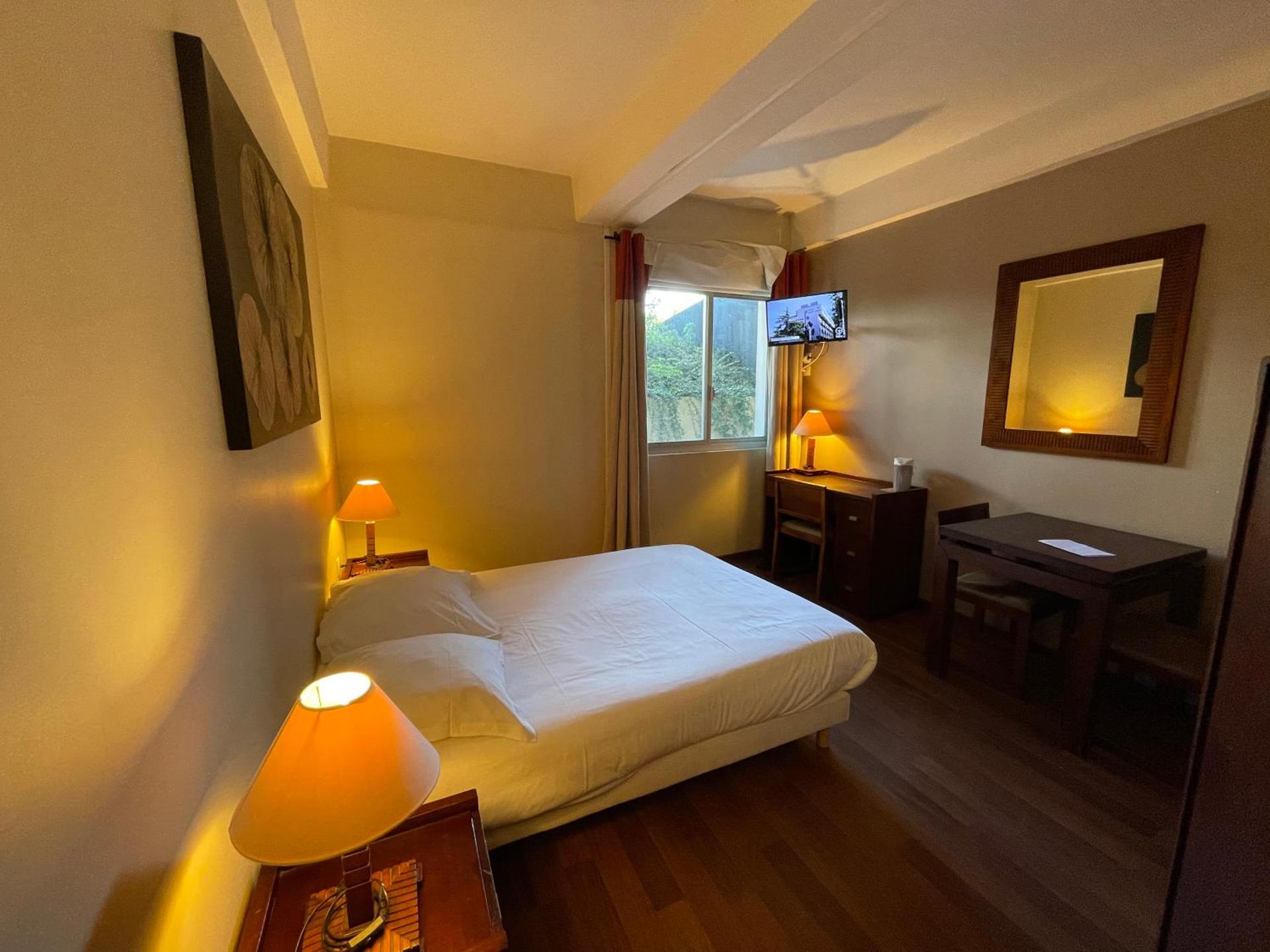 Budget Studio with Kitchenette - Garden Level