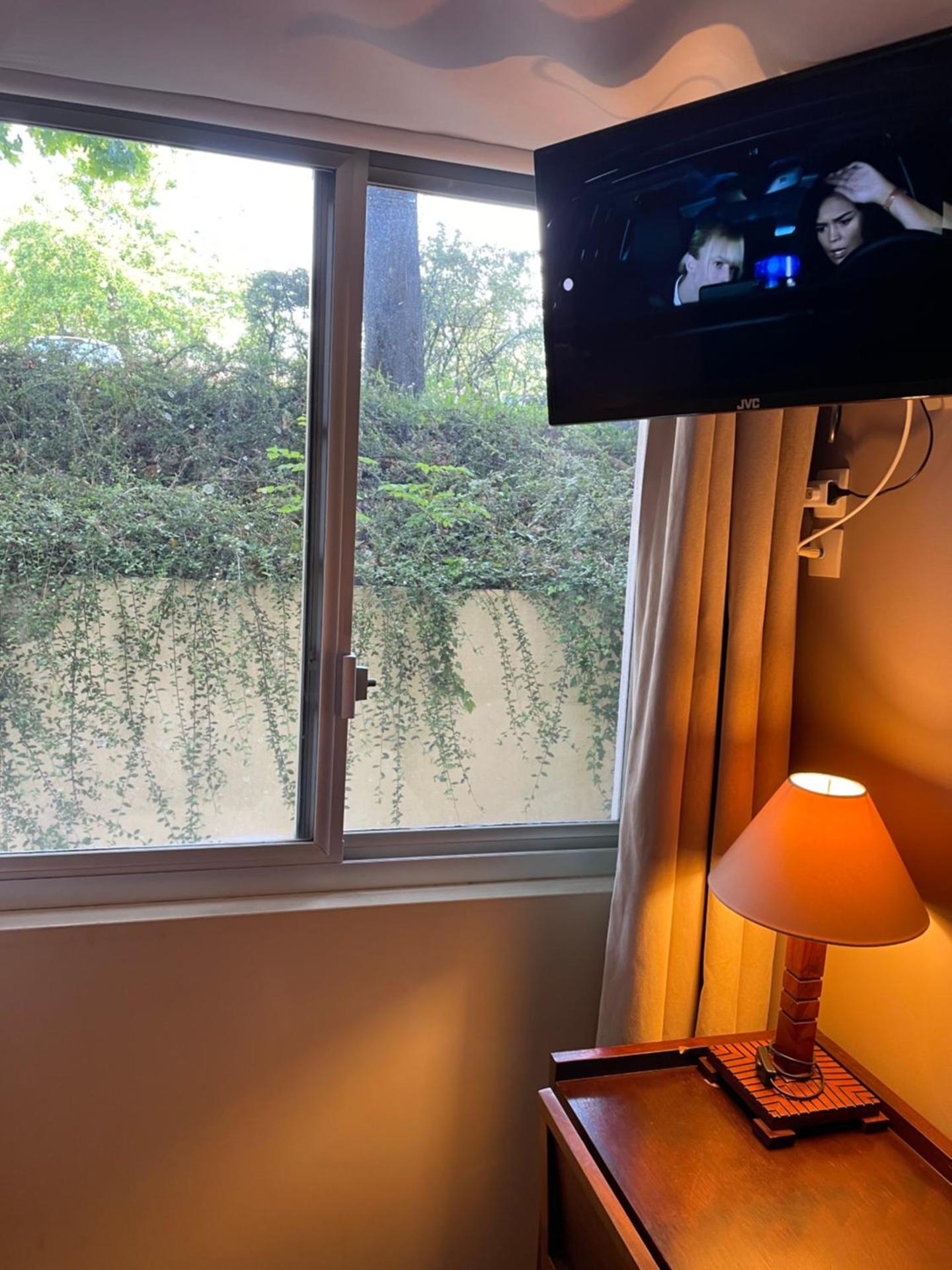 Budget Studio with Kitchenette - Garden Level