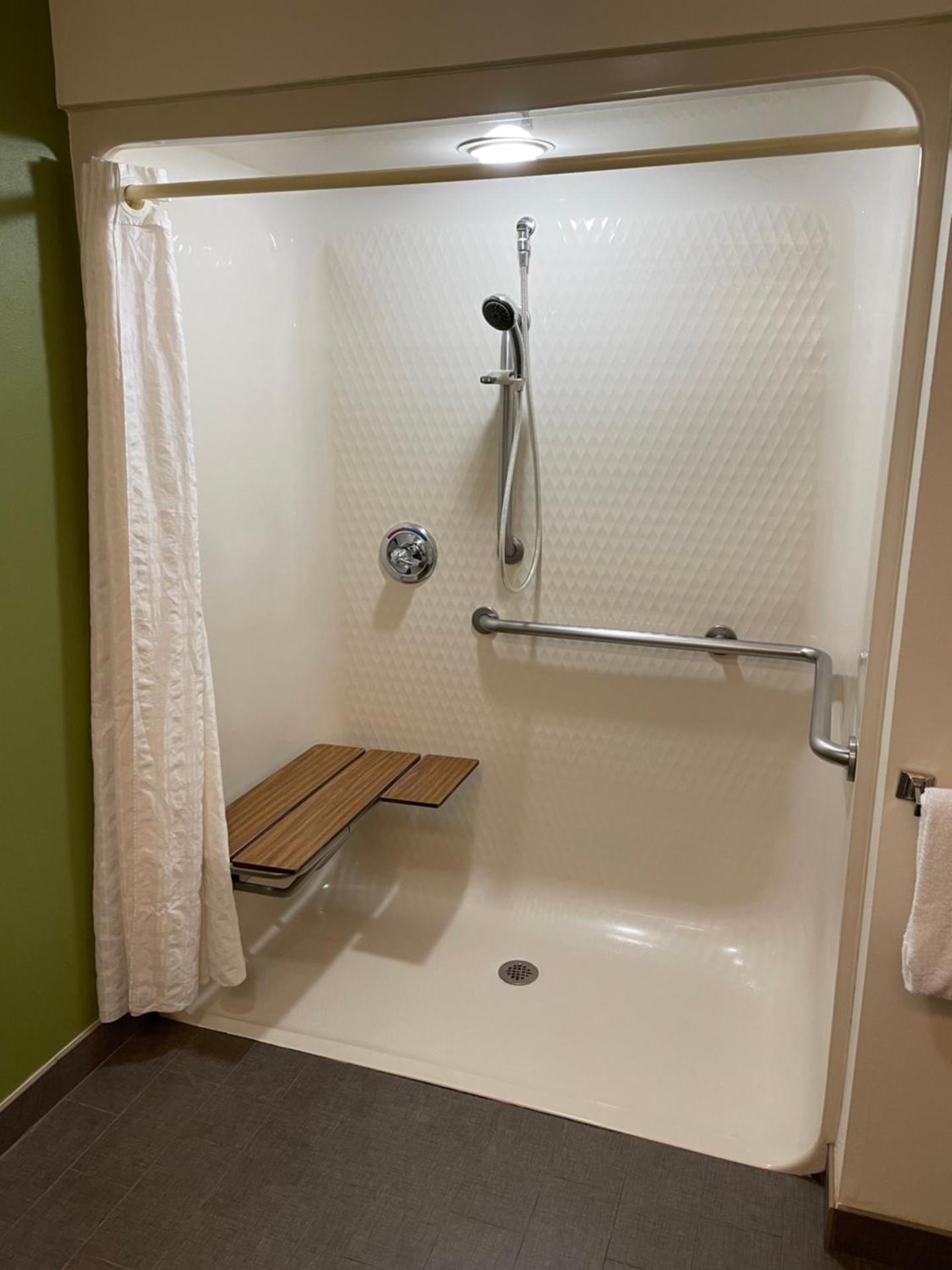 Queen Room - Disability Access/Non-Smoking