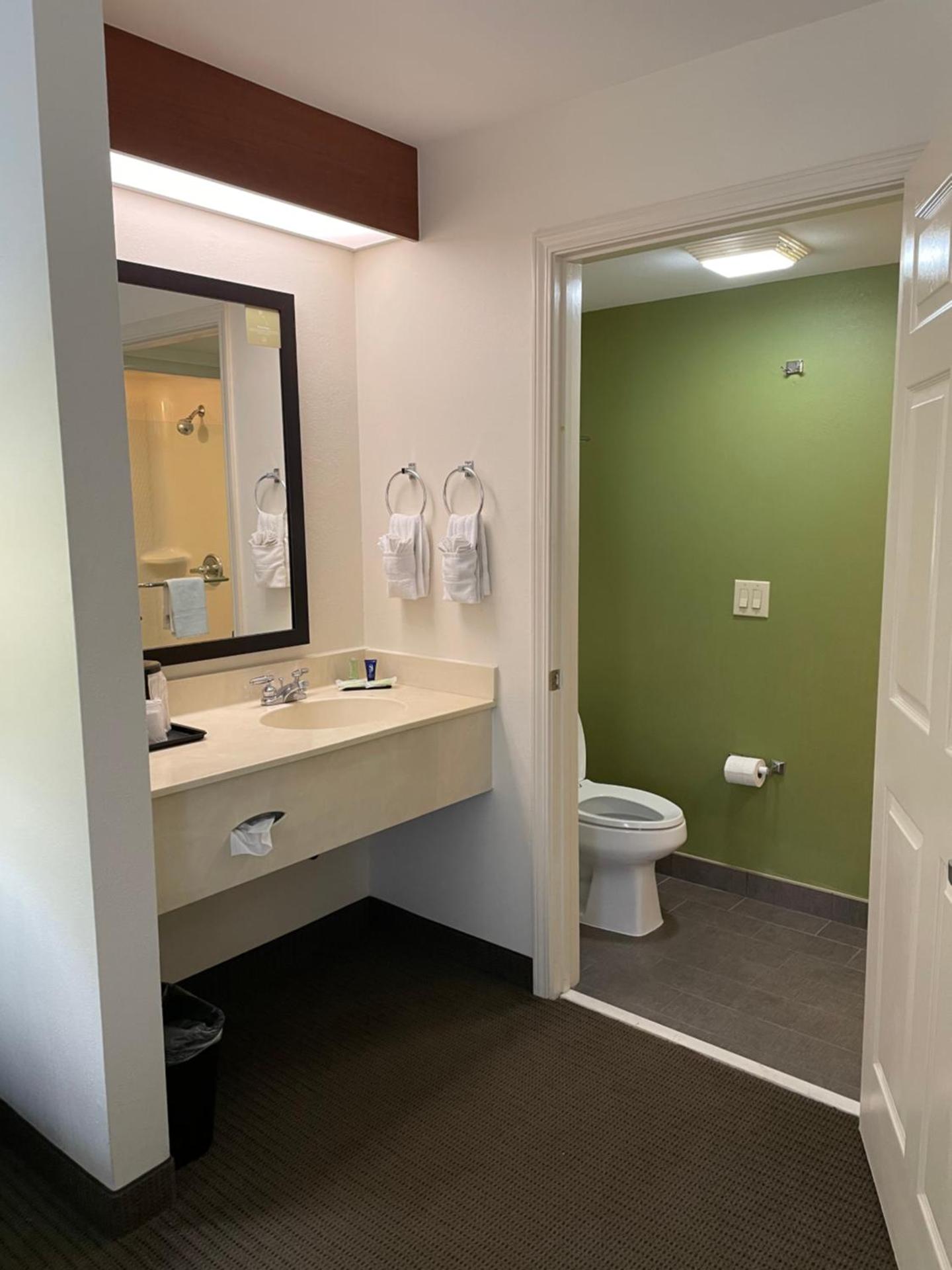 King Room - Non-Smoking