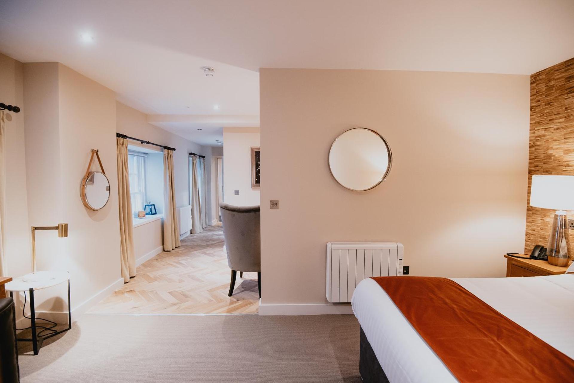 Lower Mews (Located in Hotel Courtyard)