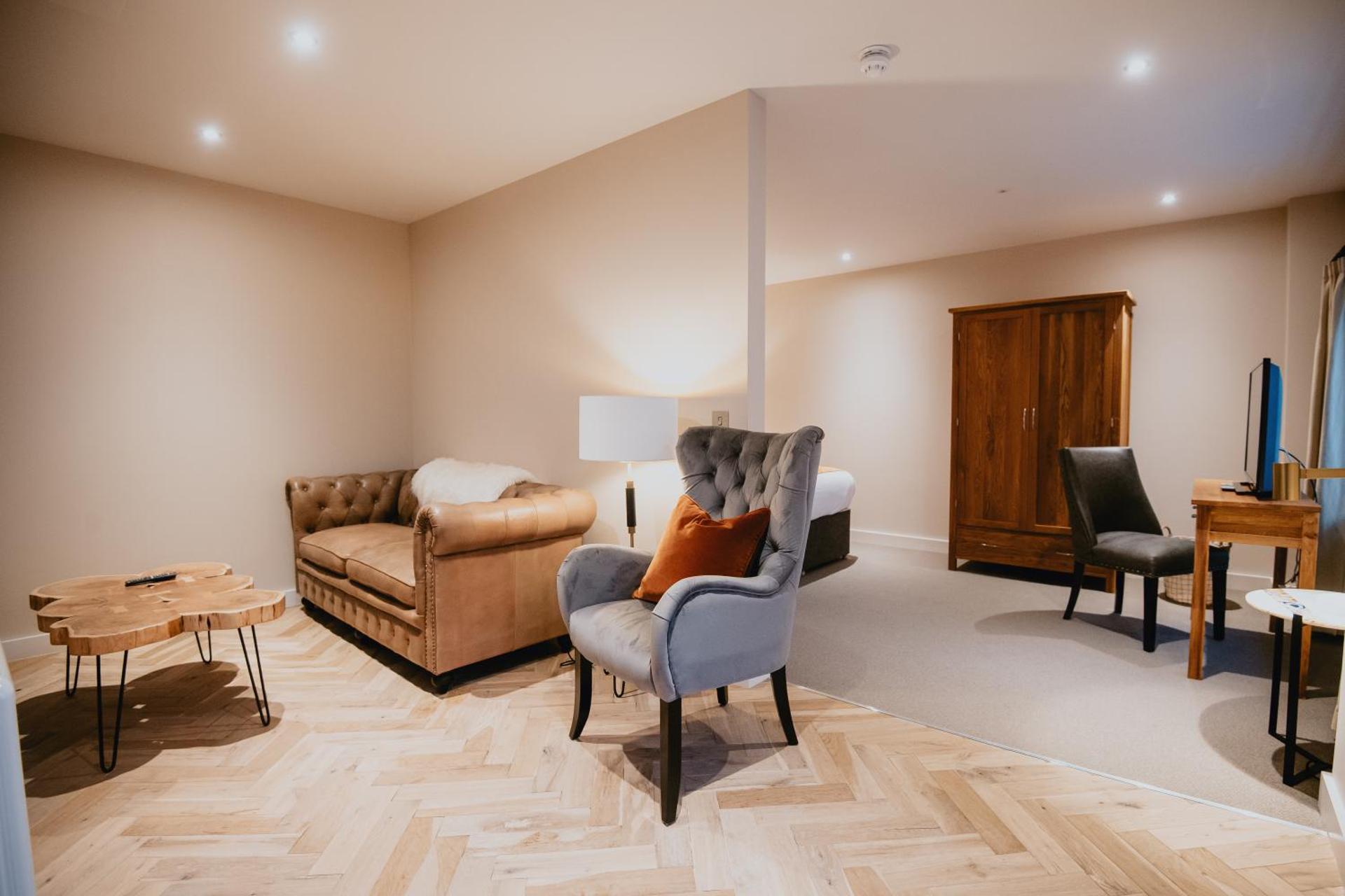 Lower Mews (Located in Hotel Courtyard)