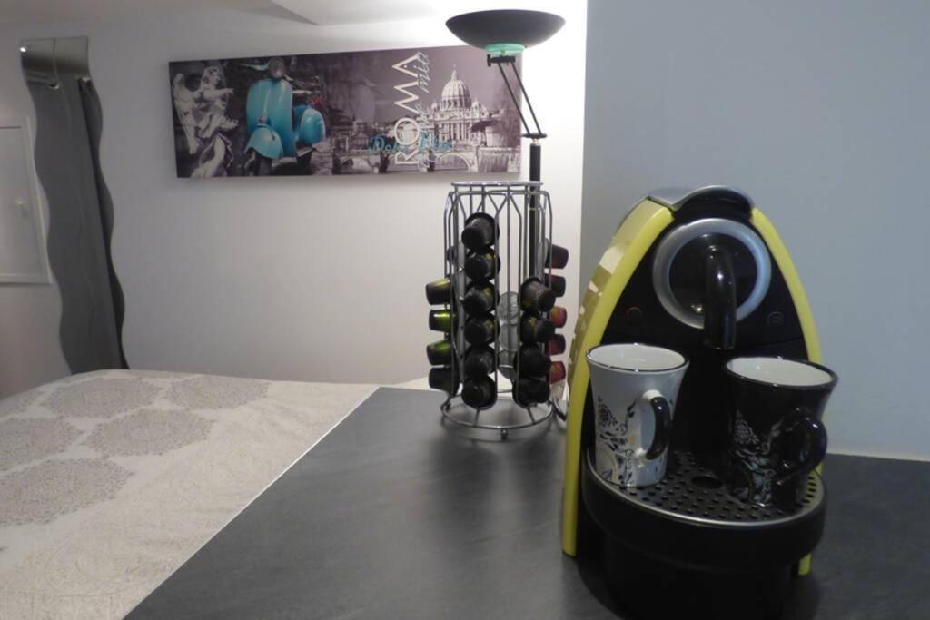 Studio Neuf avec courette privative