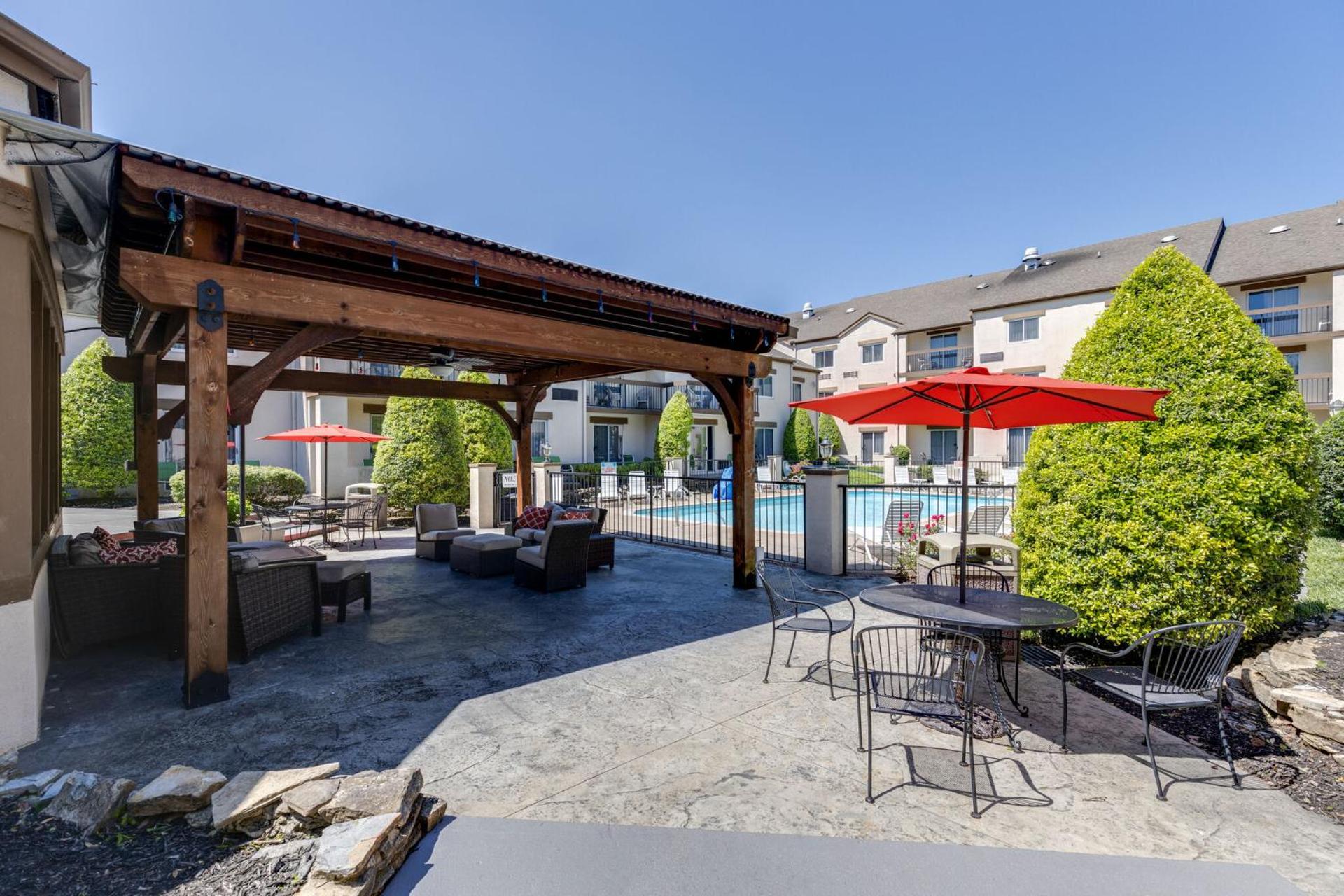 Club Hotel Nashville Inn & Suites