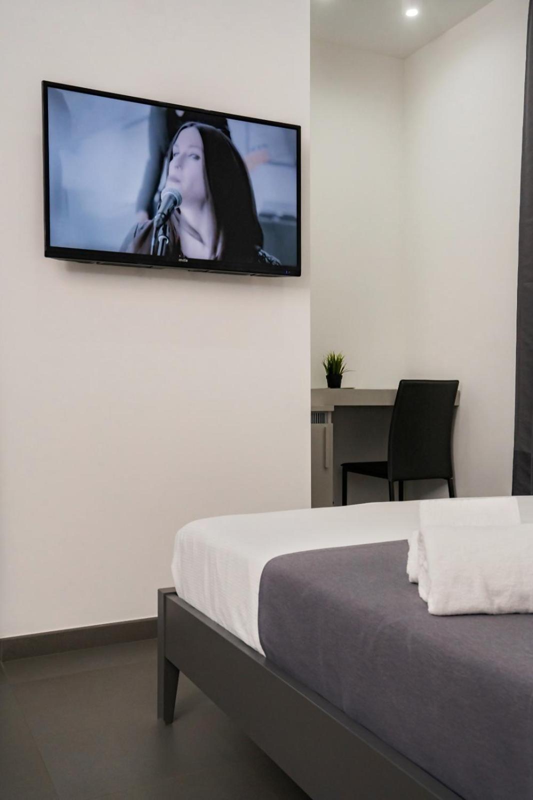 Deluxe Double Room with Side Sea View