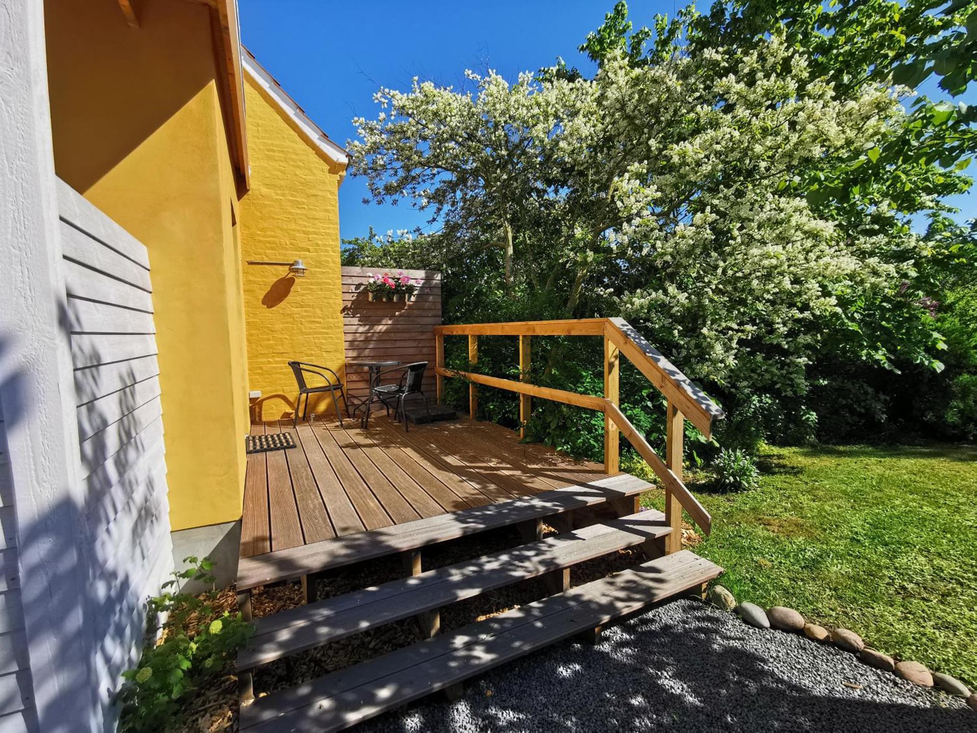 The Cherry Apartment - 'Den Gule Svane' Guest House near Rønne & Beach