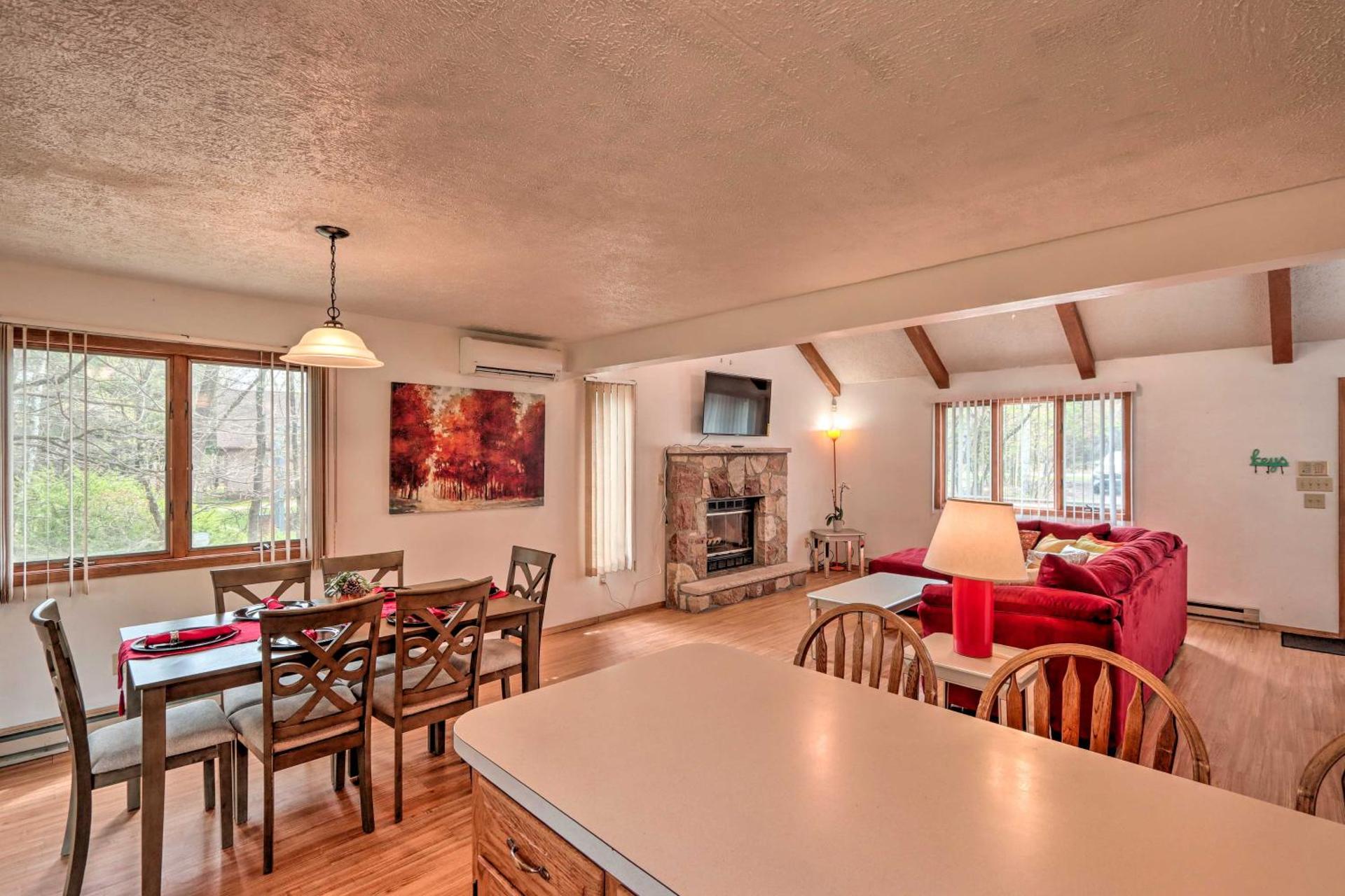 7 Mi to Big Boulder Mountain Poconos Escape!