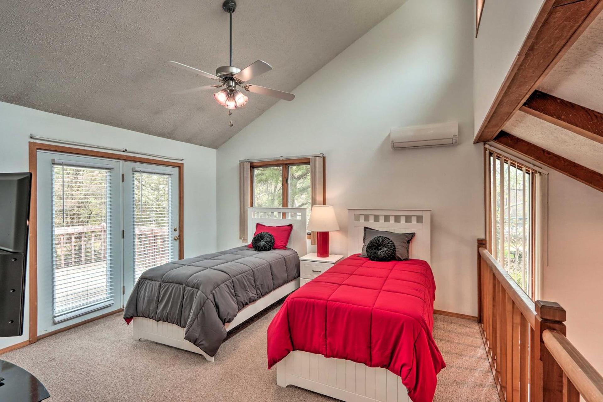 7 Mi to Big Boulder Mountain Poconos Escape!