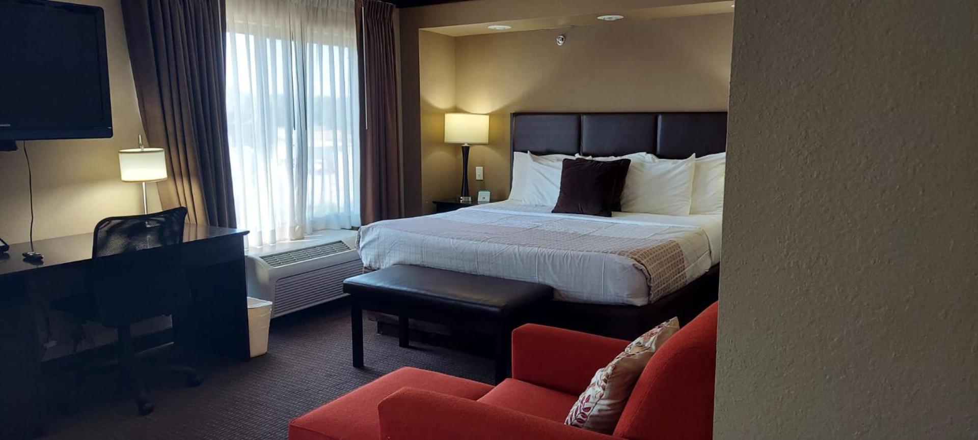 Parkwood Inn & Suites