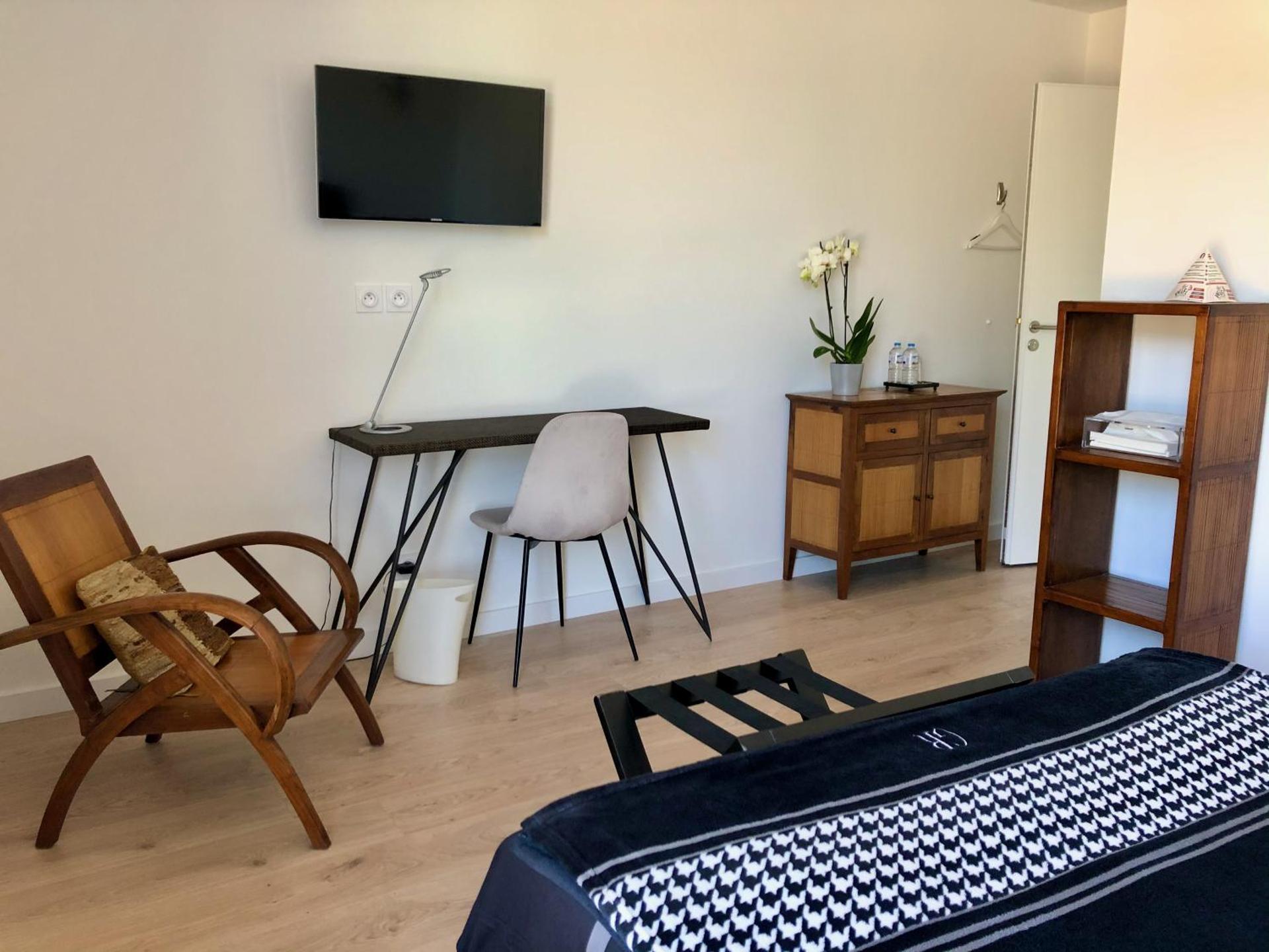 Photo of the whole room