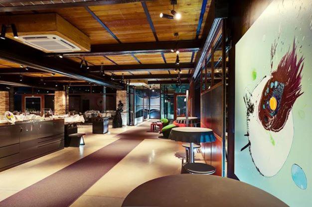 Communal lounge/ TV room