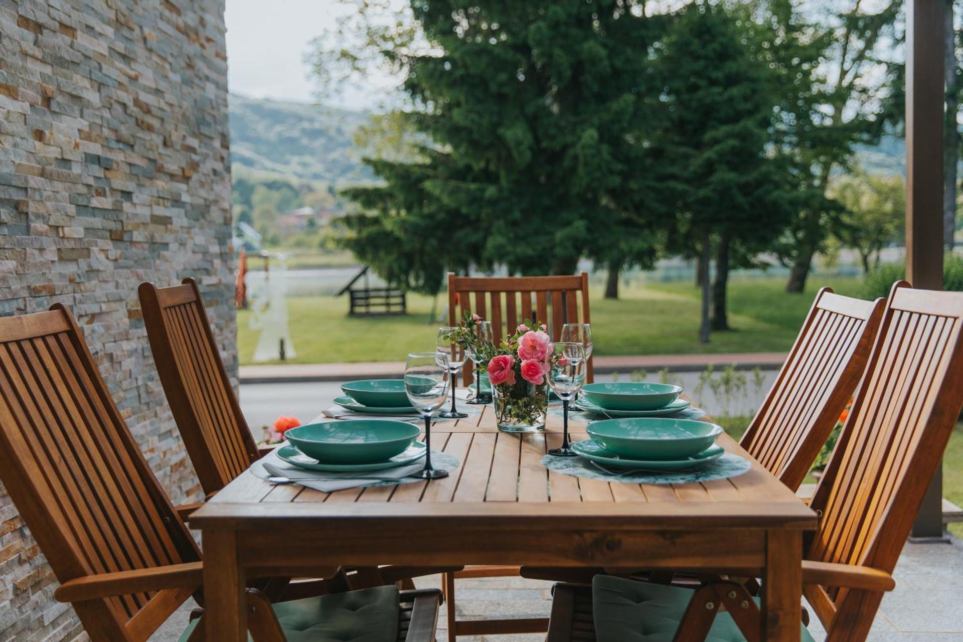 Vila Kosjenka on lake Sabljaci