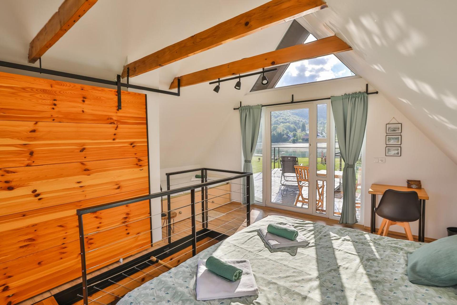 Vila Kosjenka on lake Sabljaci