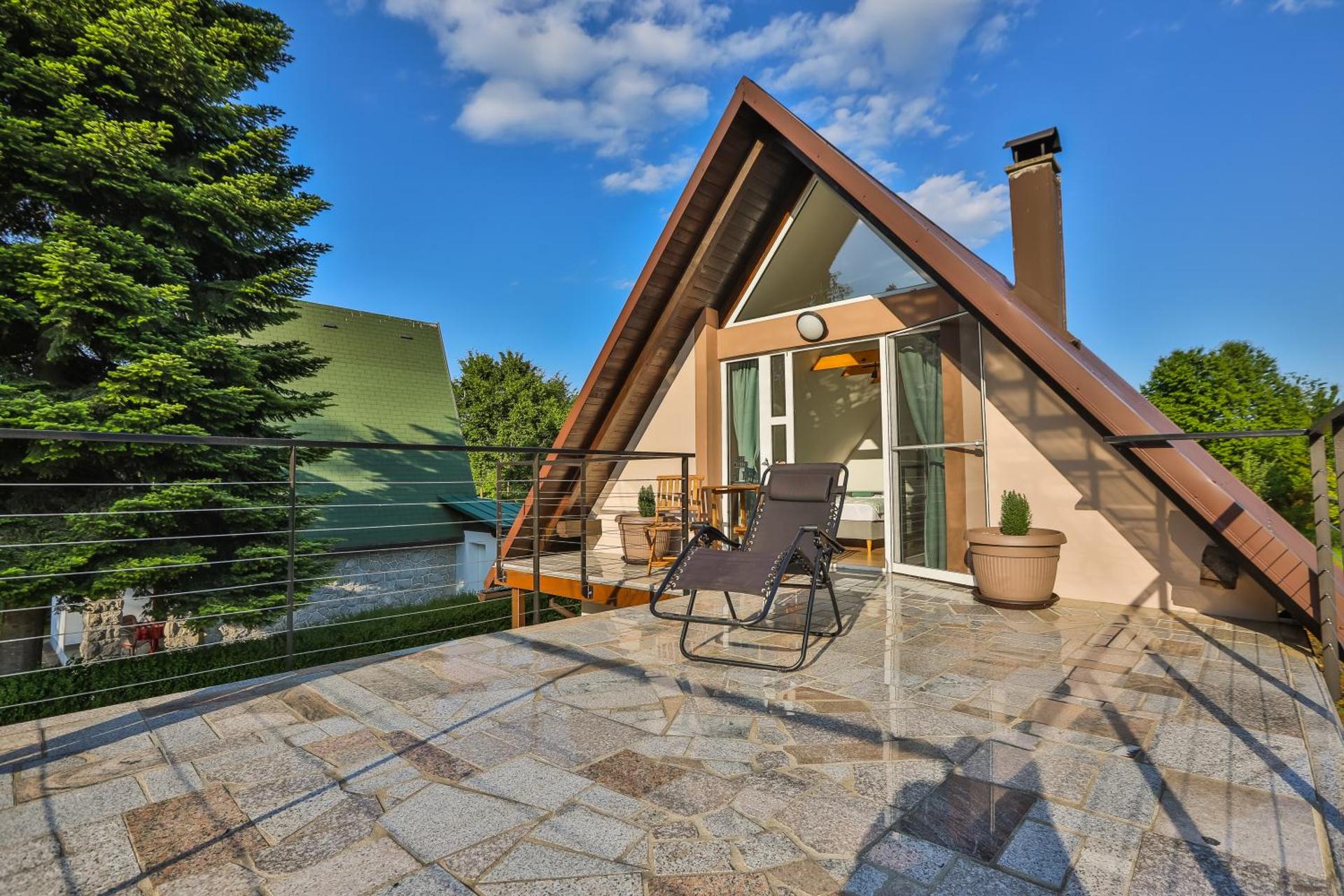 Vila Kosjenka on lake Sabljaci