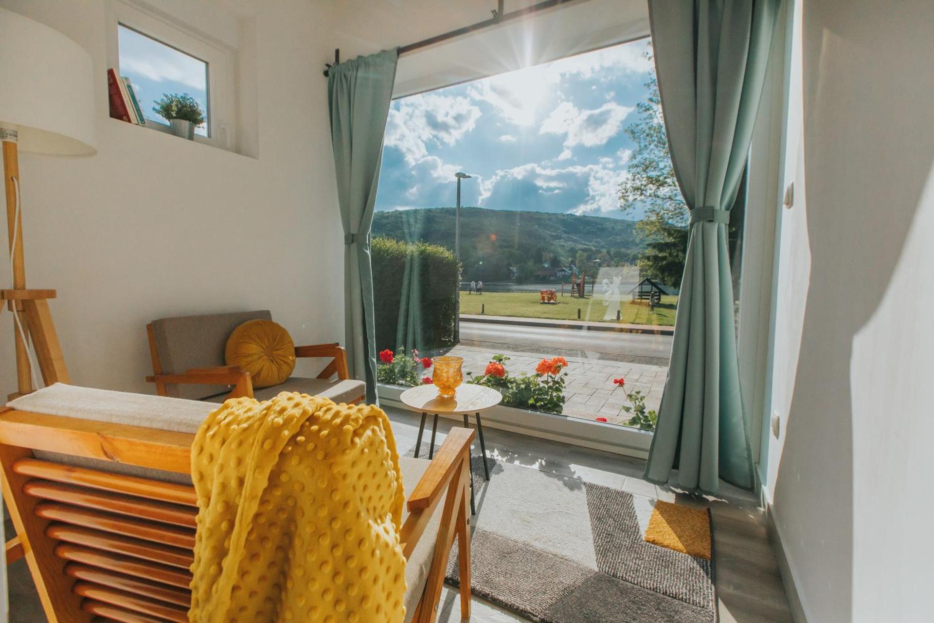 Vila Kosjenka on lake Sabljaci