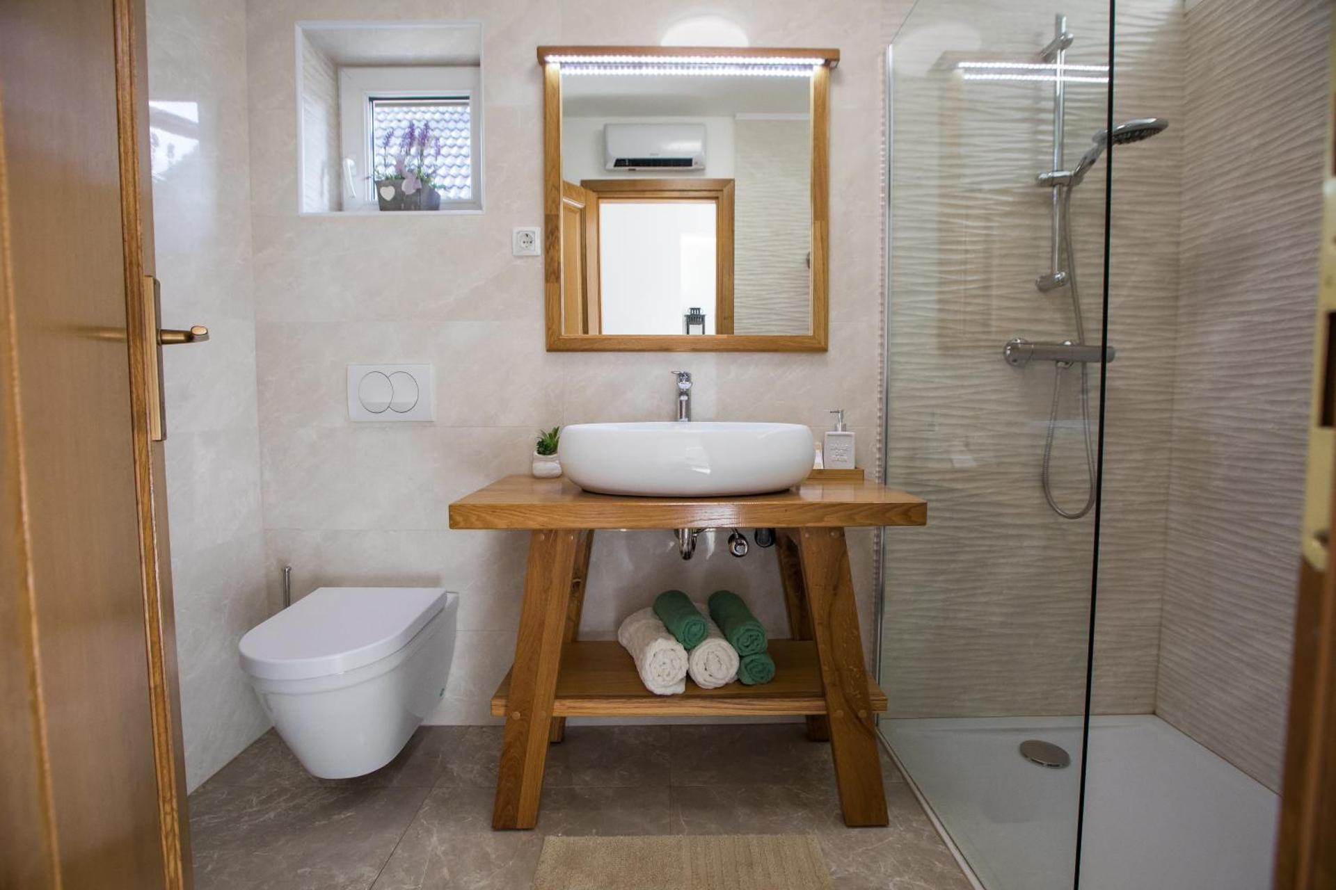 Vila Kosjenka on lake Sabljaci