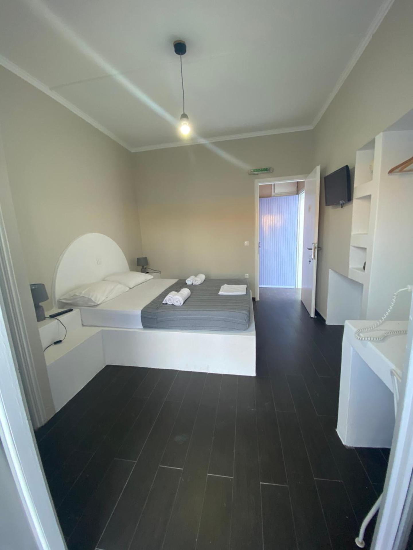 AEGEAN VIEW SEASIDE ROOMS AND STUDIOS KEA