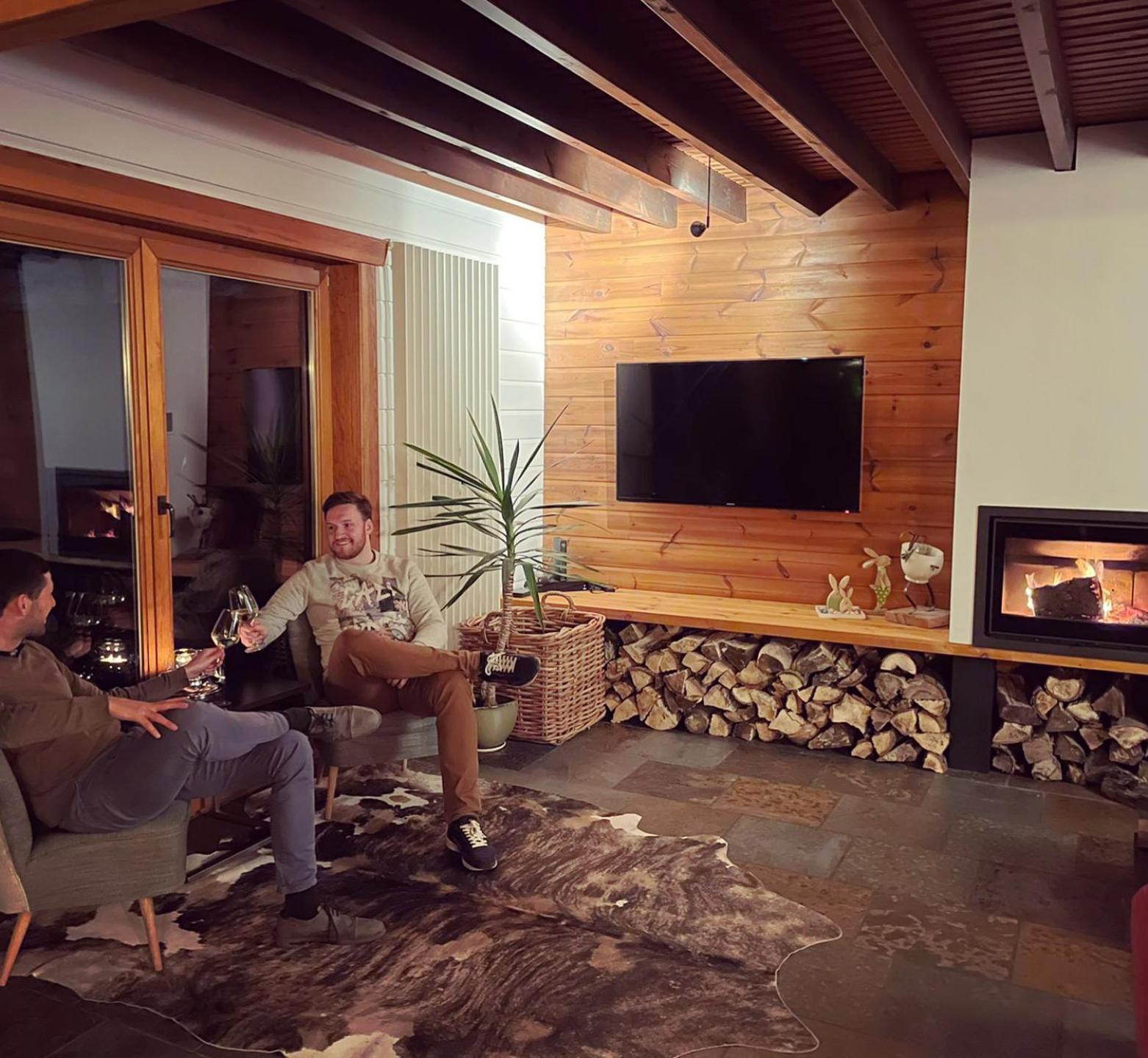 Communal lounge/ TV room