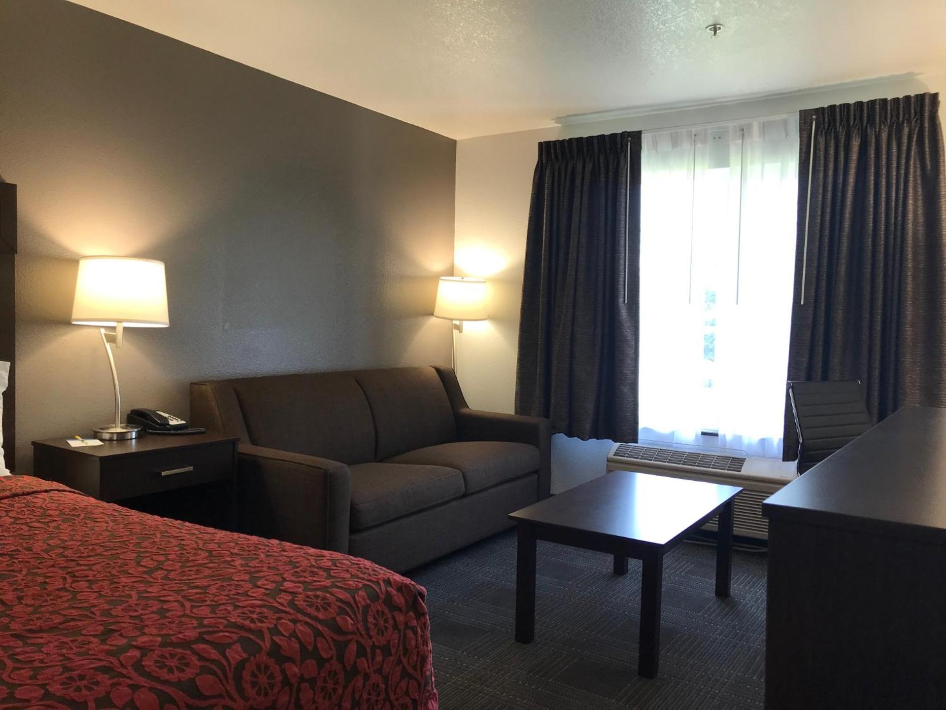 Days Inn & Suites by Wyndham Gresham