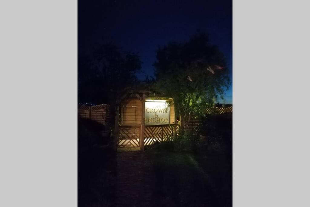 Crown Cabin Wiltshire near Longleat and Bath