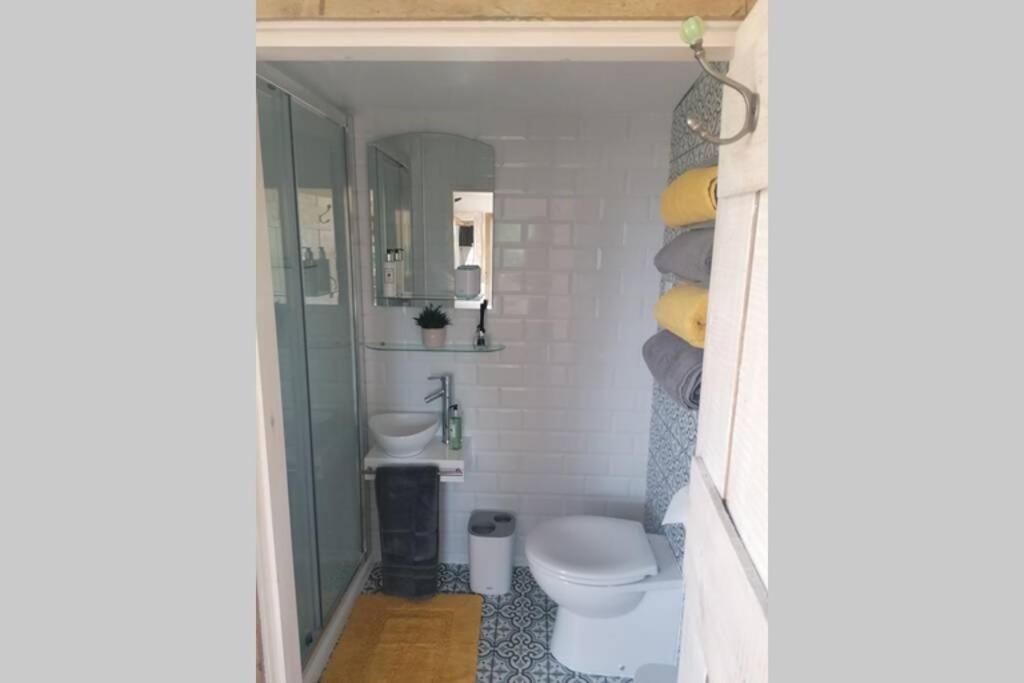 Crown Cabin Wiltshire near Longleat and Bath