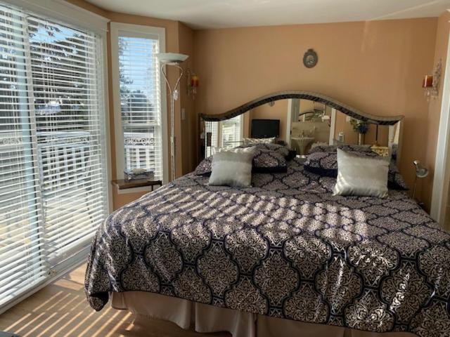 Ocean Breeze Executive Bed and Breakfast