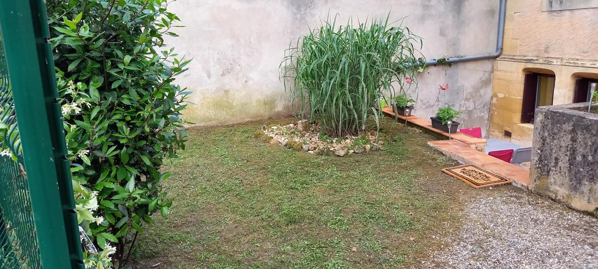 studio avec terrasse et jardinet en centre ville