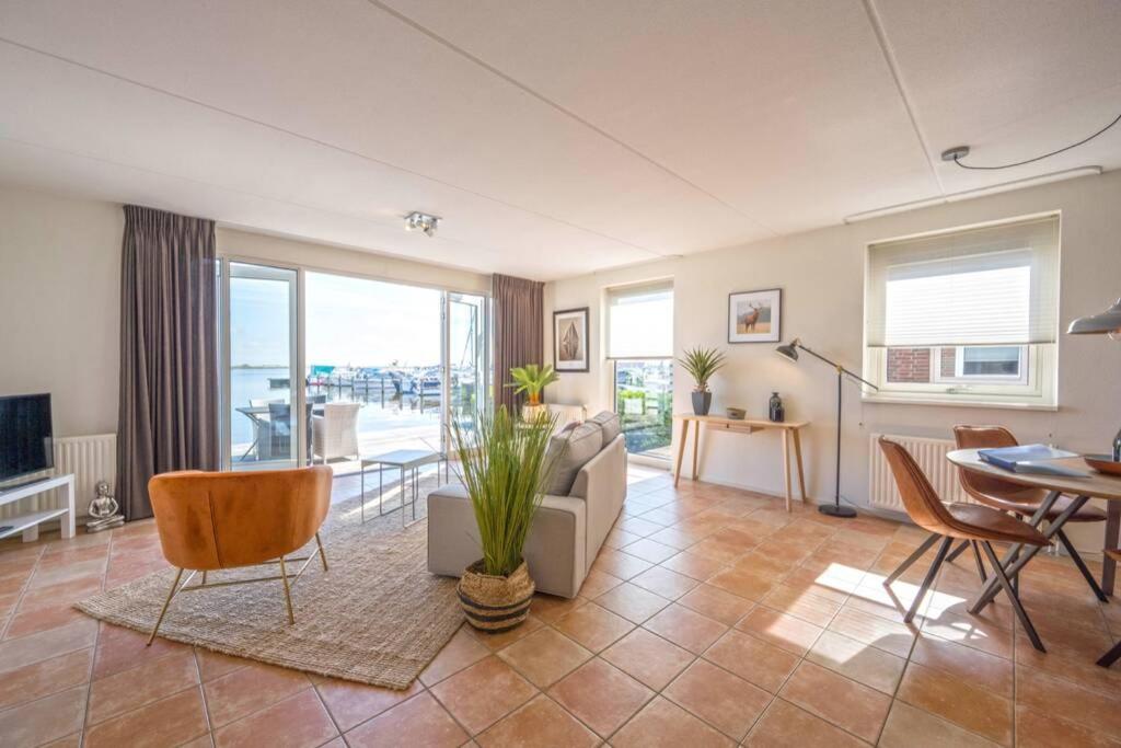 Meerzicht 20 - Waanzinnig uitzicht over het water!