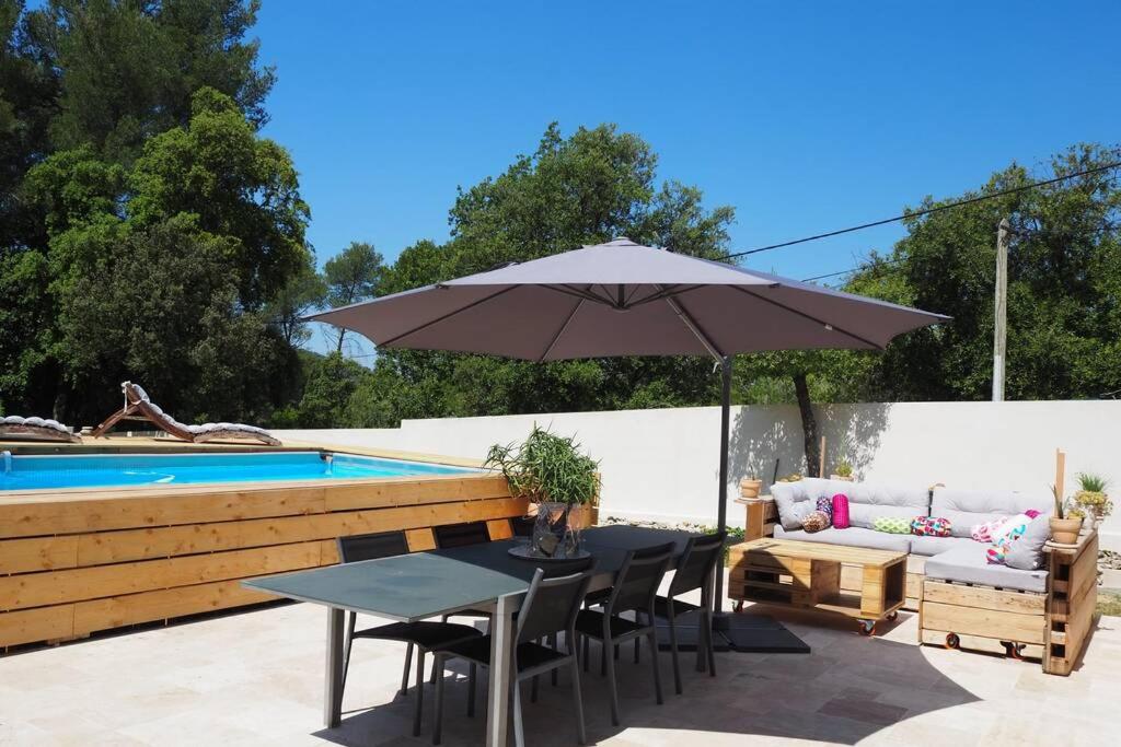 VILLA 6 PERSONNES /PISCINE/CAMPAGNE/TERRAIN DE PETANQUE/15 km BANDOL