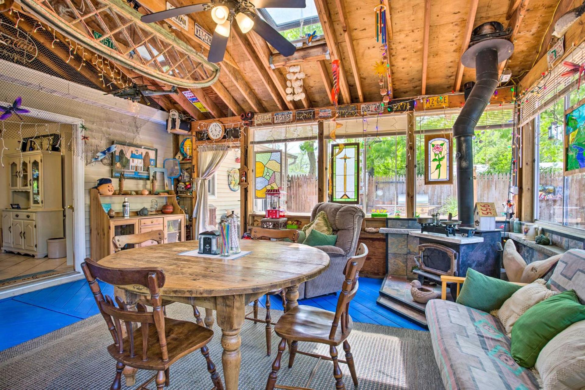 Charming Hampton Bays Home 5 Mi to Coopers Beach