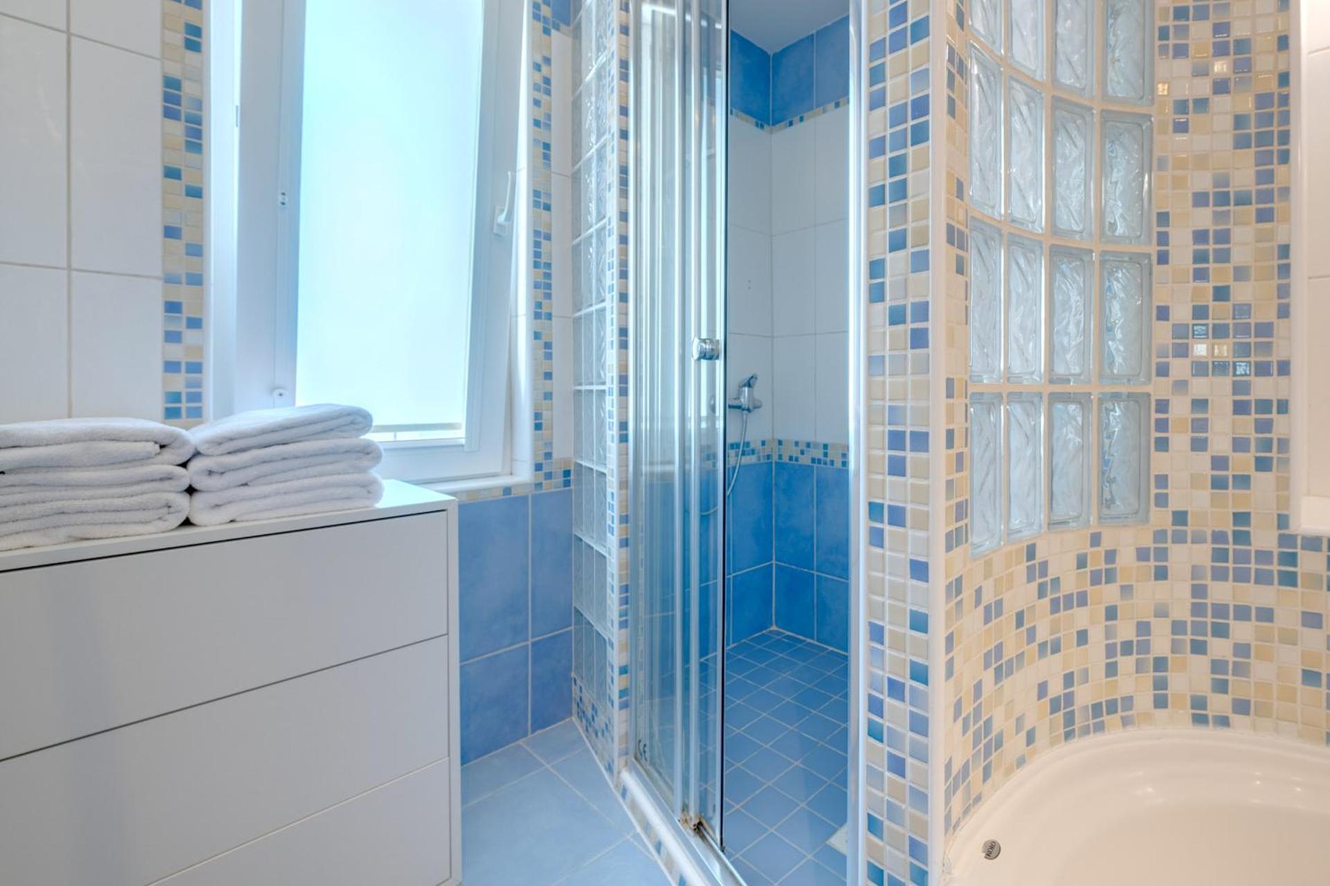 DR Apartments - Bandera