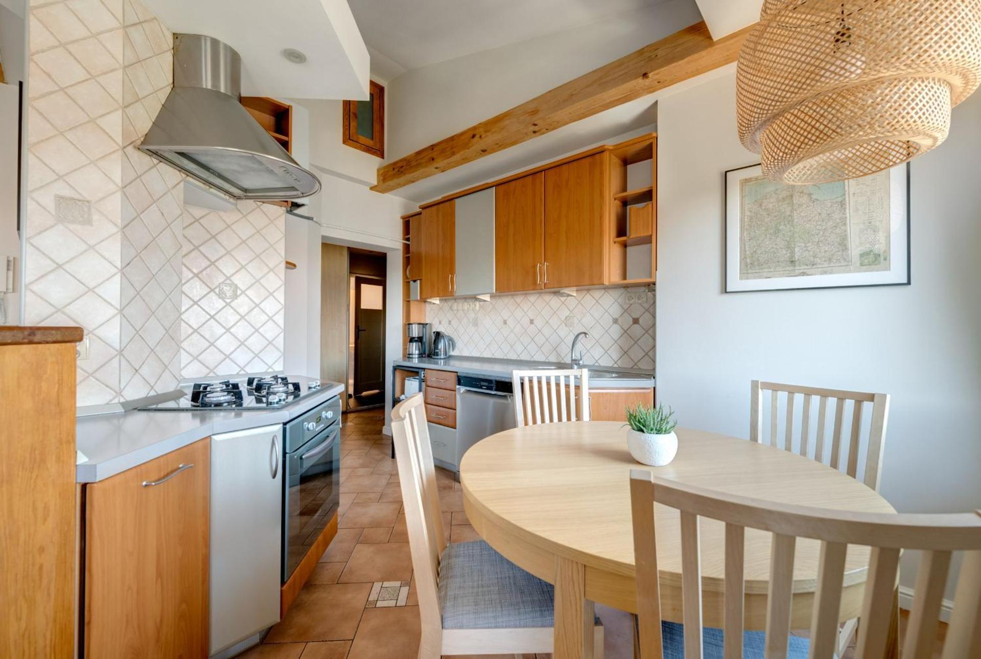 DR Apartments - Bandera