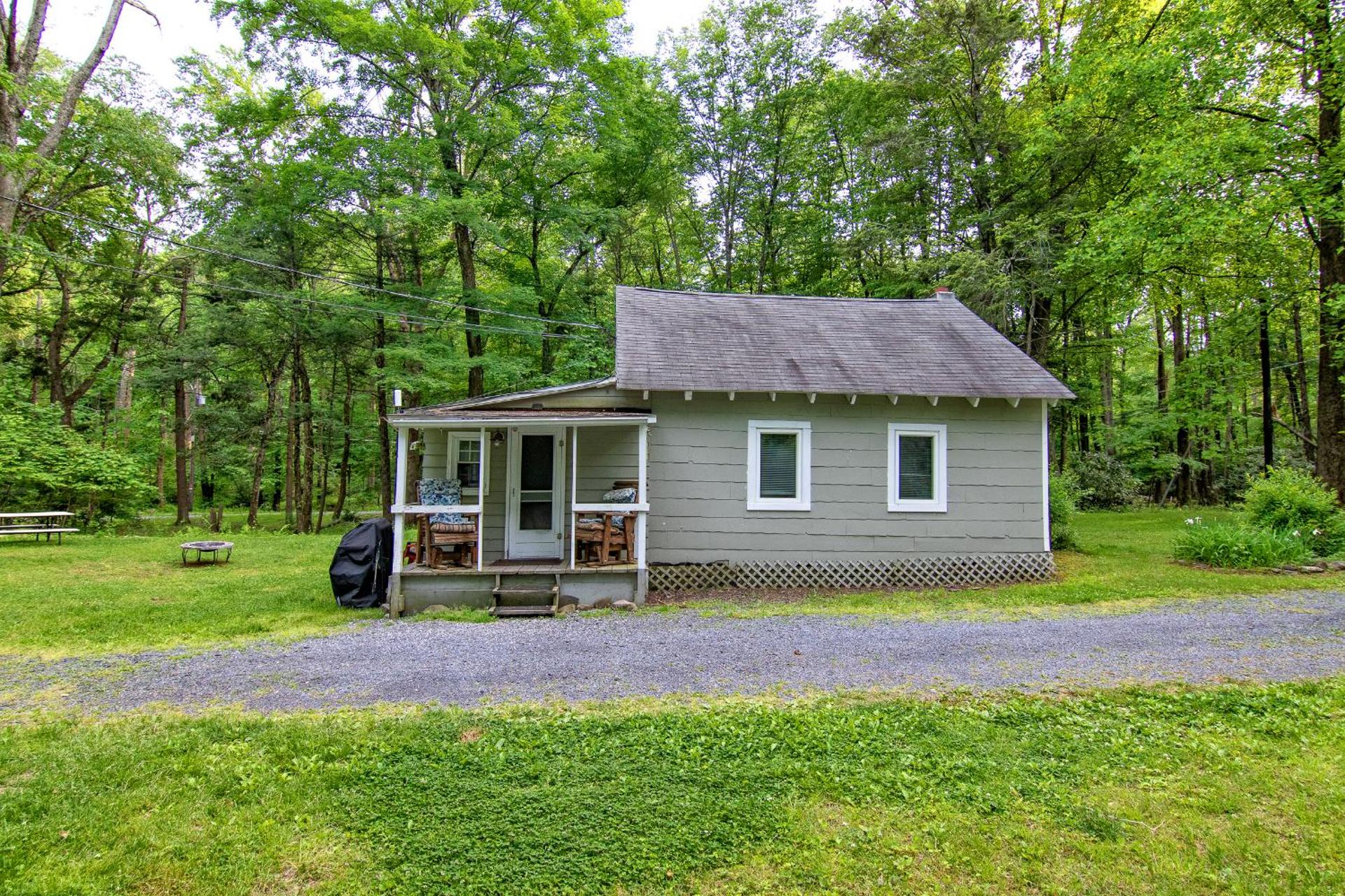 Camelback cottage - on ONE ACRE & near local attractions