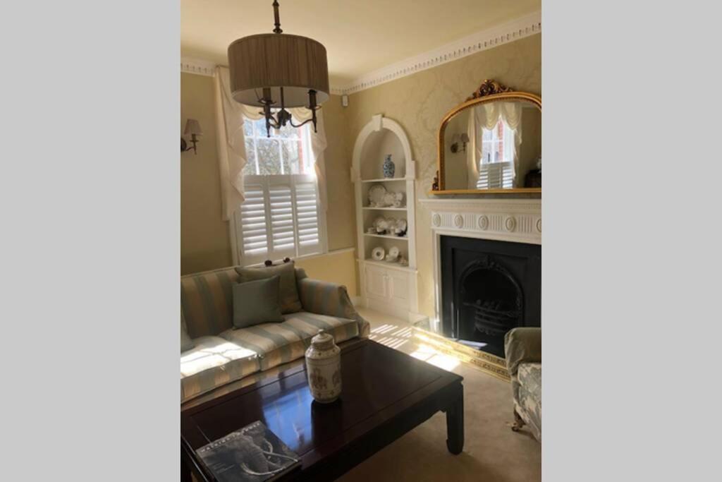 Luxury 2 bed Georgian Townhouse, Old Portsmouth