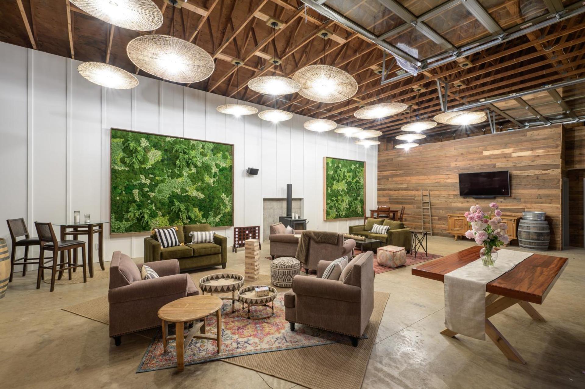 Communal lounge/ TV room