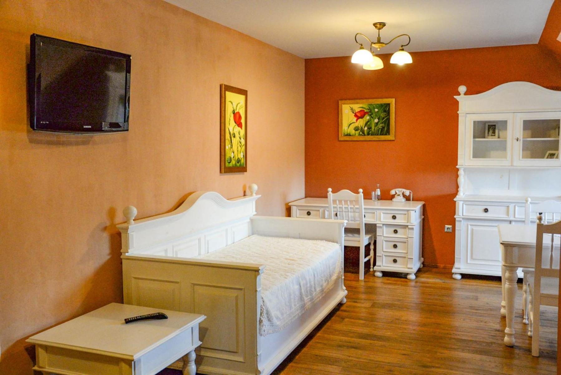 Karczma Regionalna Hotel GOŚCINNA CHATA
