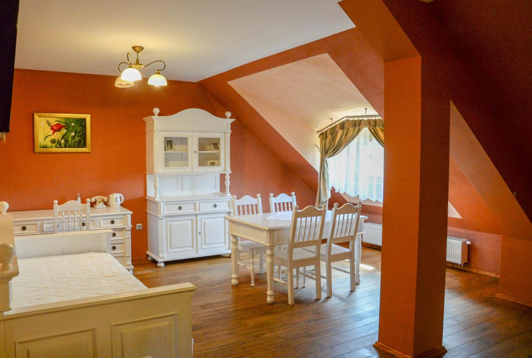 Karczma Regionalna Hotel GOŚCINNA CHATA