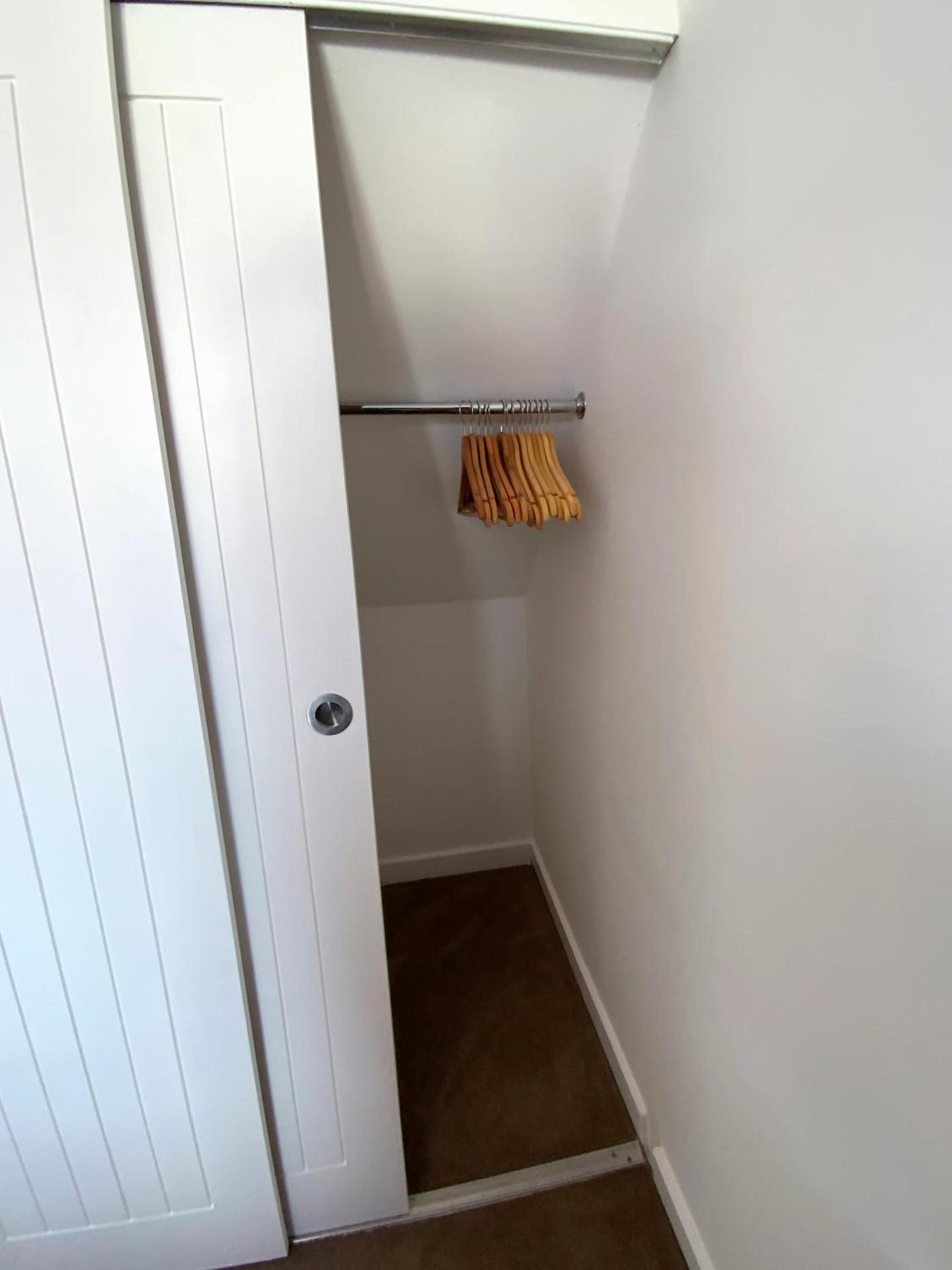 THE HIDEAWAY - LUXURY SELF CATERING COASTAL APARTMENT with PRIVATE ENTRANCE & KEY BOX ENTRY JUST A FEW MINUTES WALK TO THE BEACH, SOLENT WAY WALK, SHOPS and many EATERIES & BARS - FREE OFF ROAD PARKING,FULL KITCHEN, LOUNGE,BEDROOM , BATHROOM & WI-FI