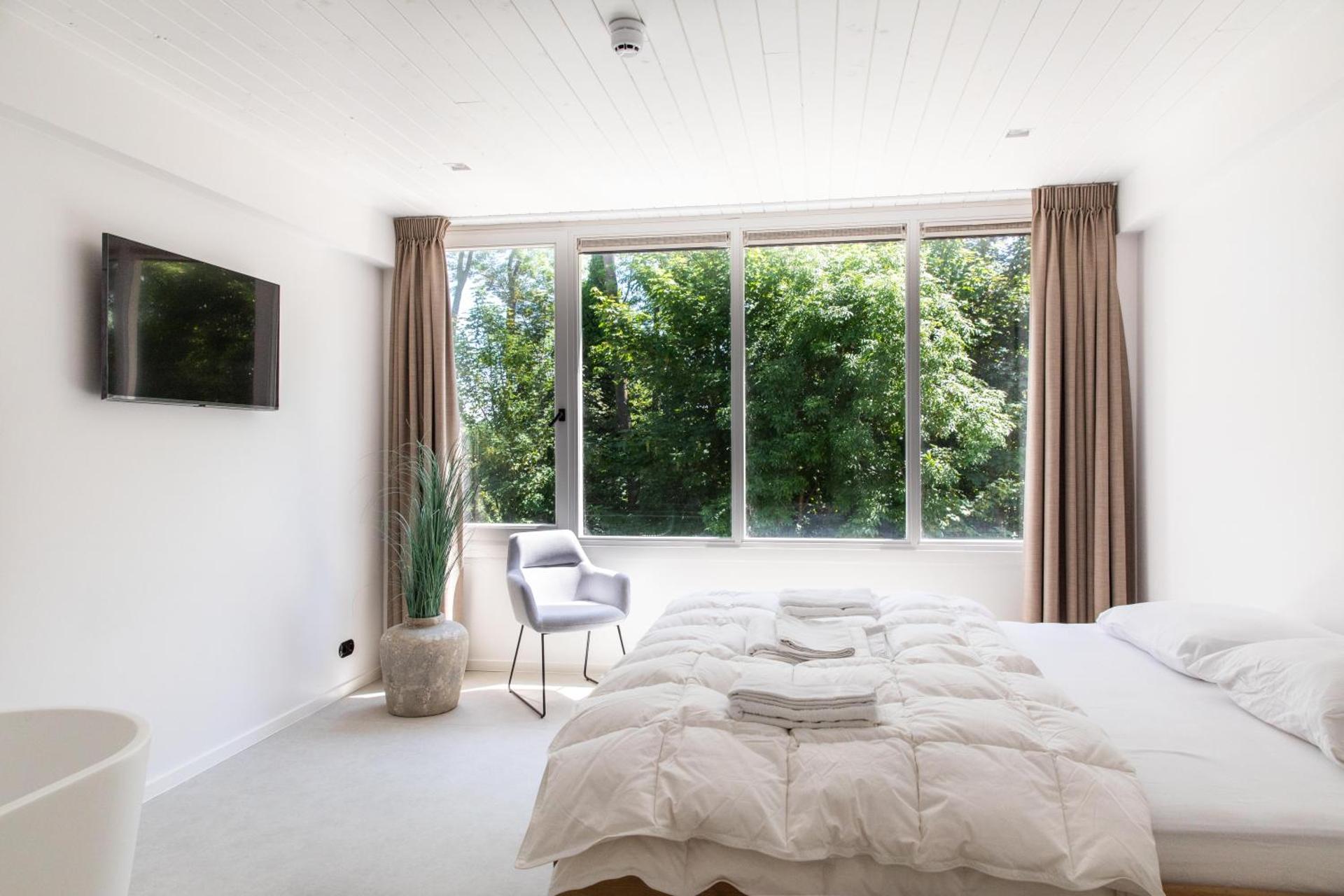 Apartment with Garden View