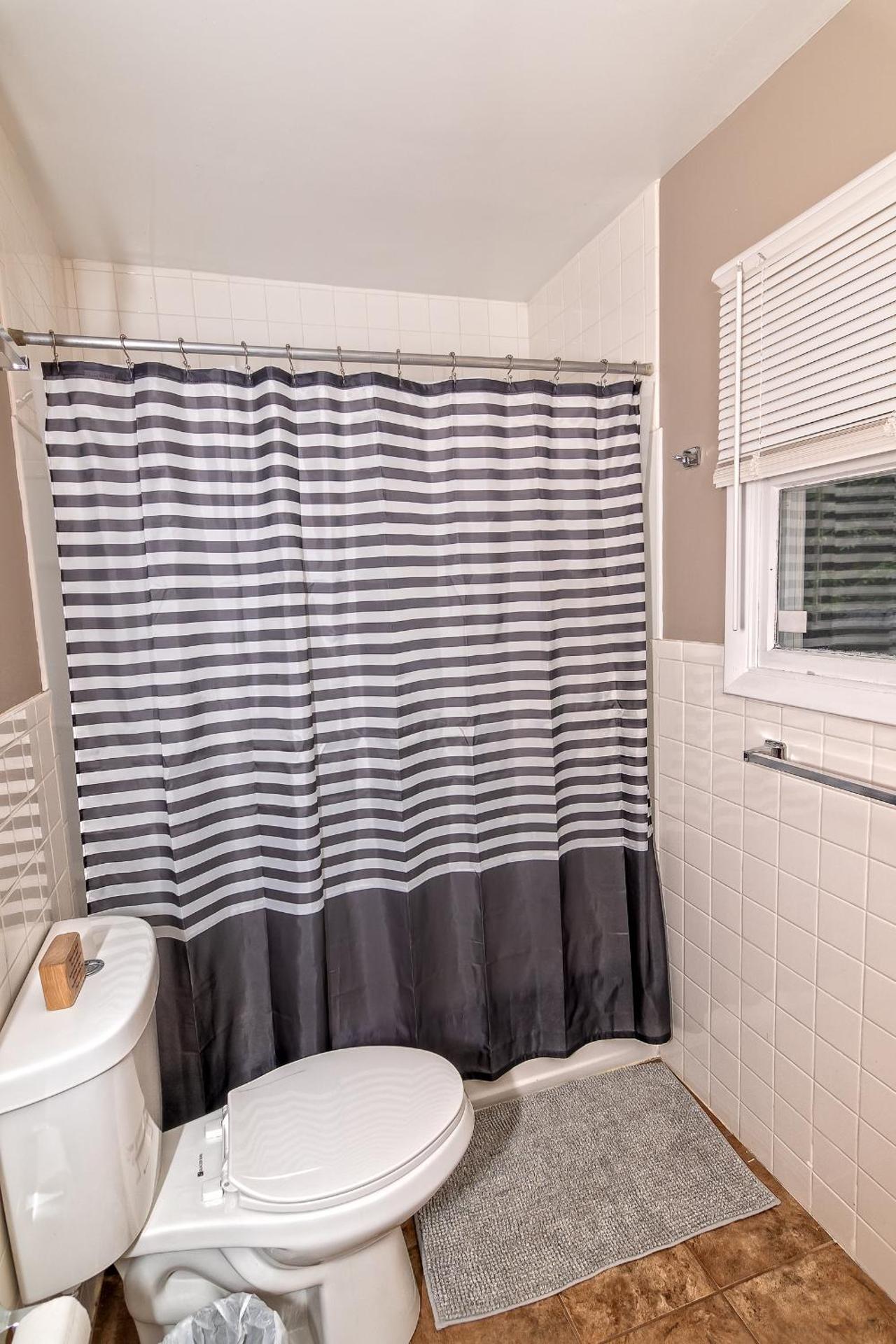 Camelback Rd Rancher- On ONE ACRE & near attractions