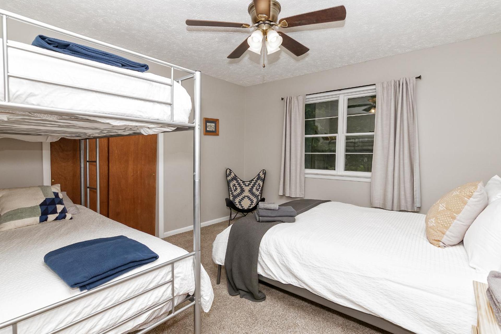 Camelback Rd Rancher- On ONE ACRE & near attractions