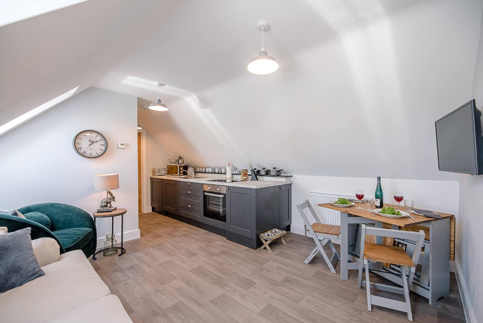 Geoff's Rest at Pond Hall Farm in Hadleigh with Private Hot Tub