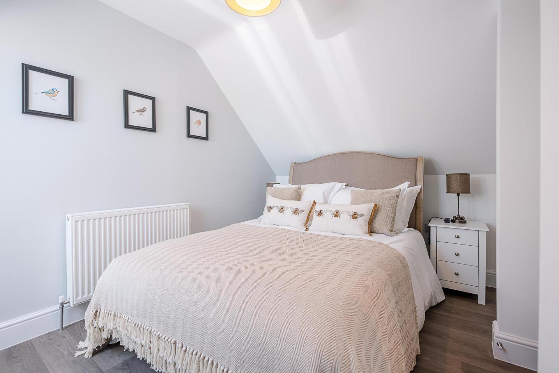 Geoff's Rest at Pond Hall Farm in Hadleigh with Private Hot Tub