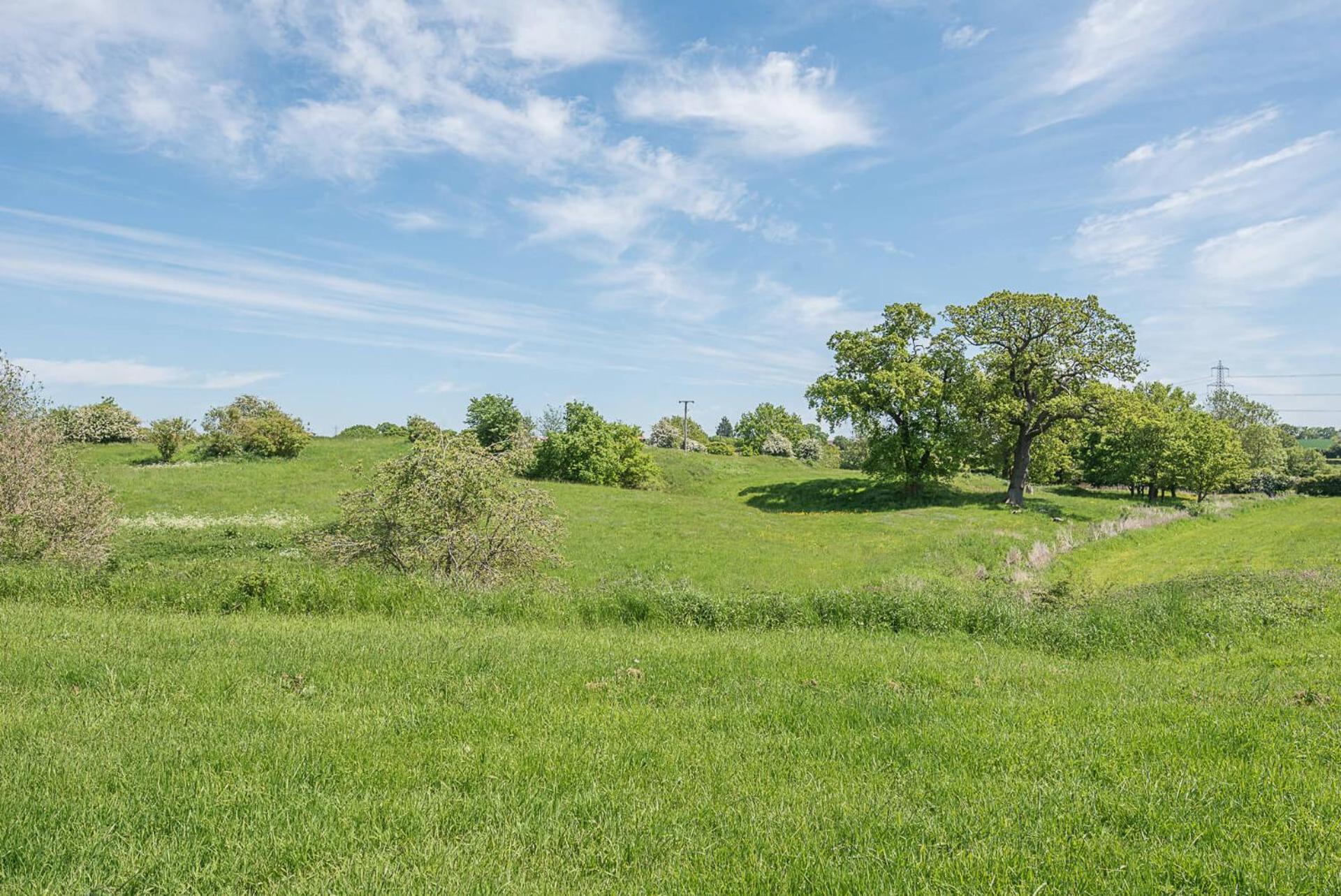 Geoff's Rest at Pond Hall Farm in Hadleigh with Private Hot Tub